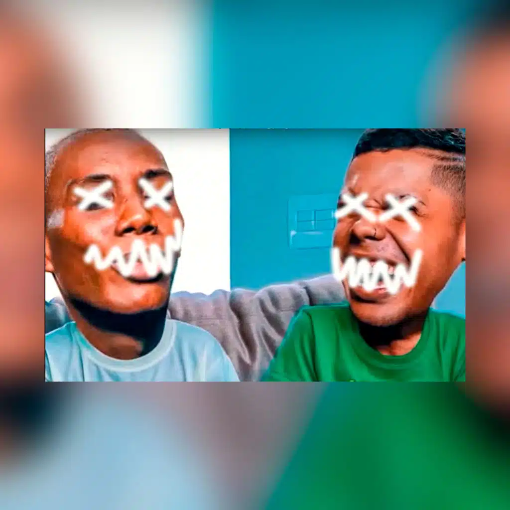 Ela Senta Travando no Plug