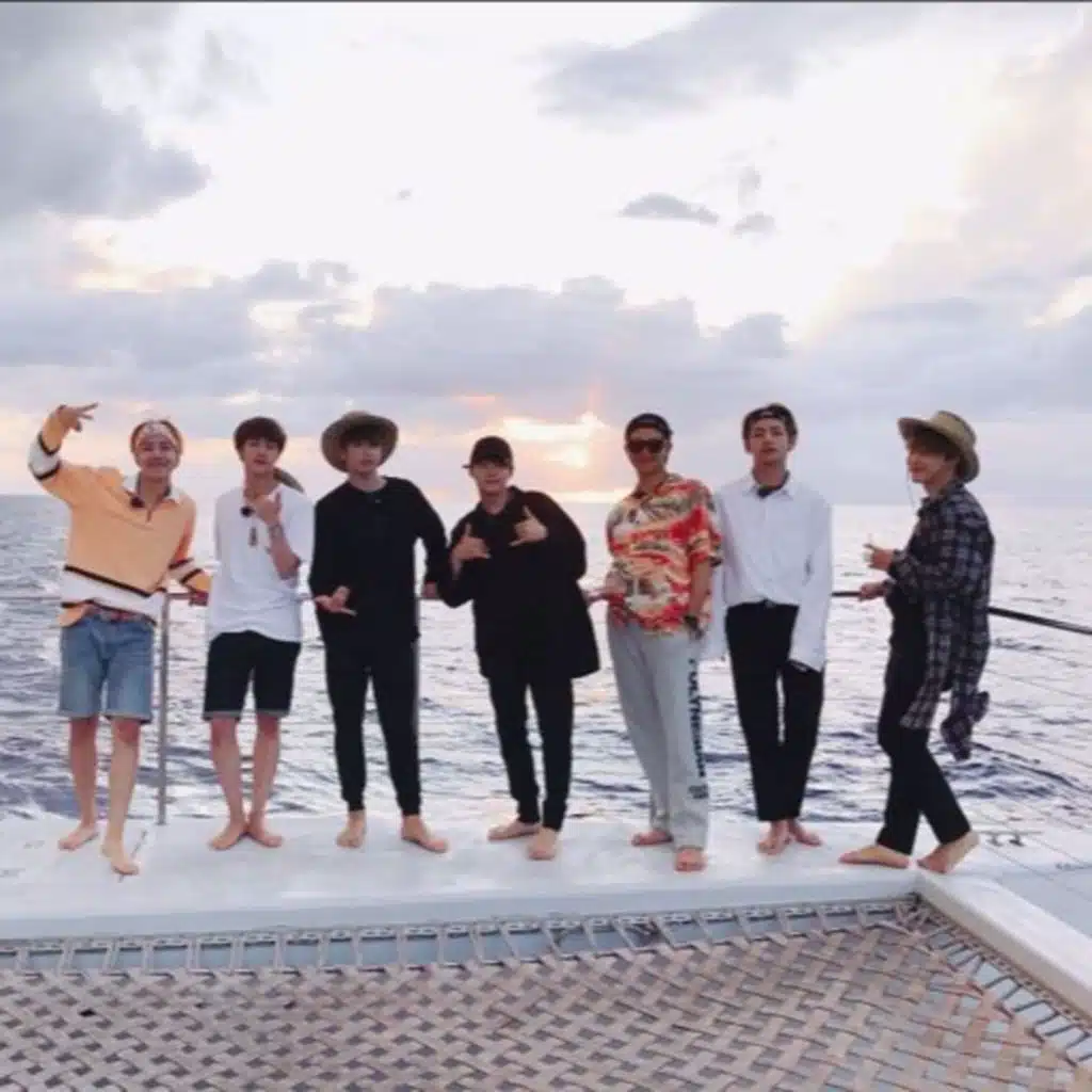 15. Bon Voyage 2: Hola Hawaii!