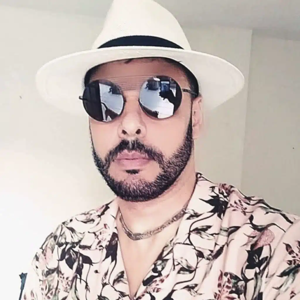 Primavera e Beija Flor /  Love Com o Vaqueiro /  Basta Estalar os Seus Dedos