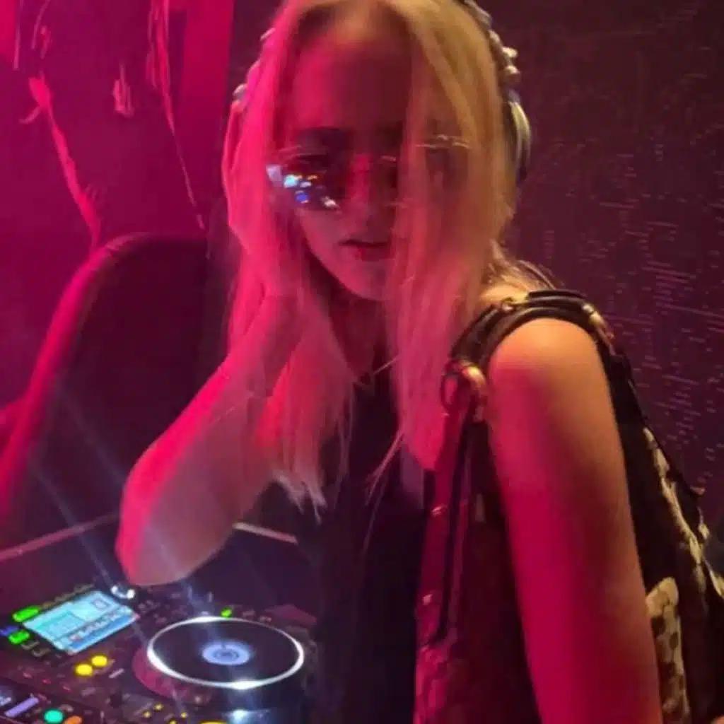 gimmie gimmie gimmie tekkno