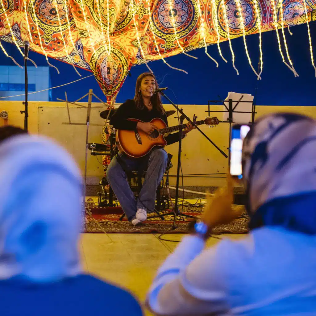 في حتة تانية