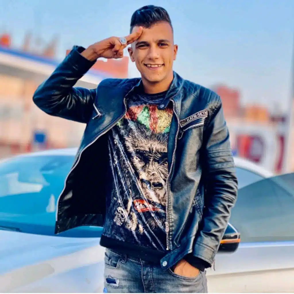 بكايا في عينهم جميل (عايز اجيب الزيج زاور)