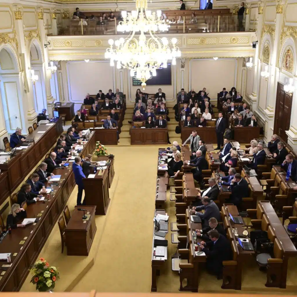 Poslanci schválili windfall tax.  Kolik peněz přinese státnímu rozpočtu?