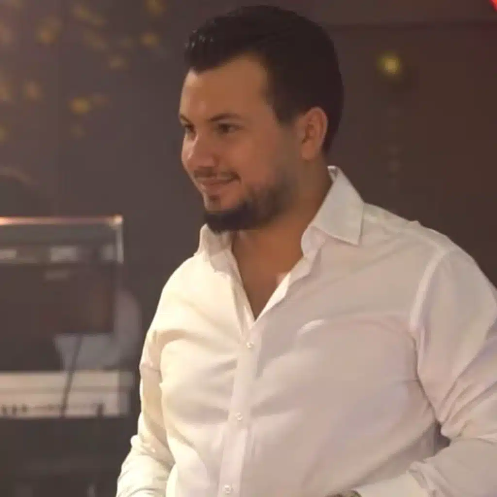 البس عليك اسود