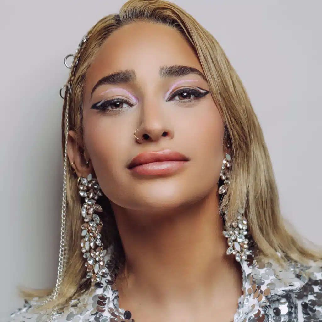 قصتنا الغريبي