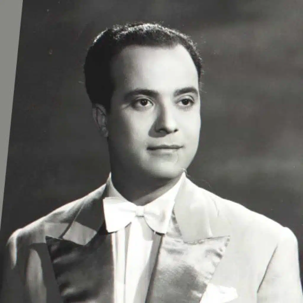 على ورق الورد