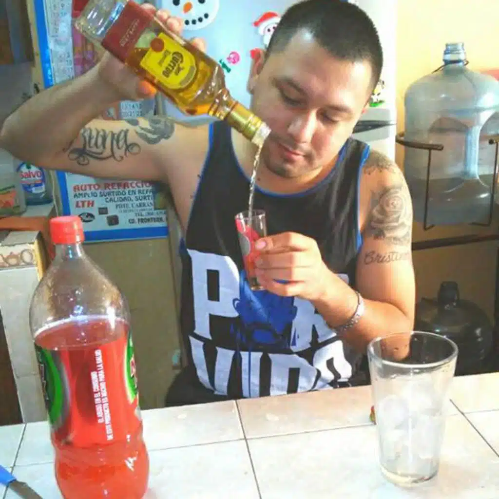 Tequila y mezcal (feat. Dane cisneros)