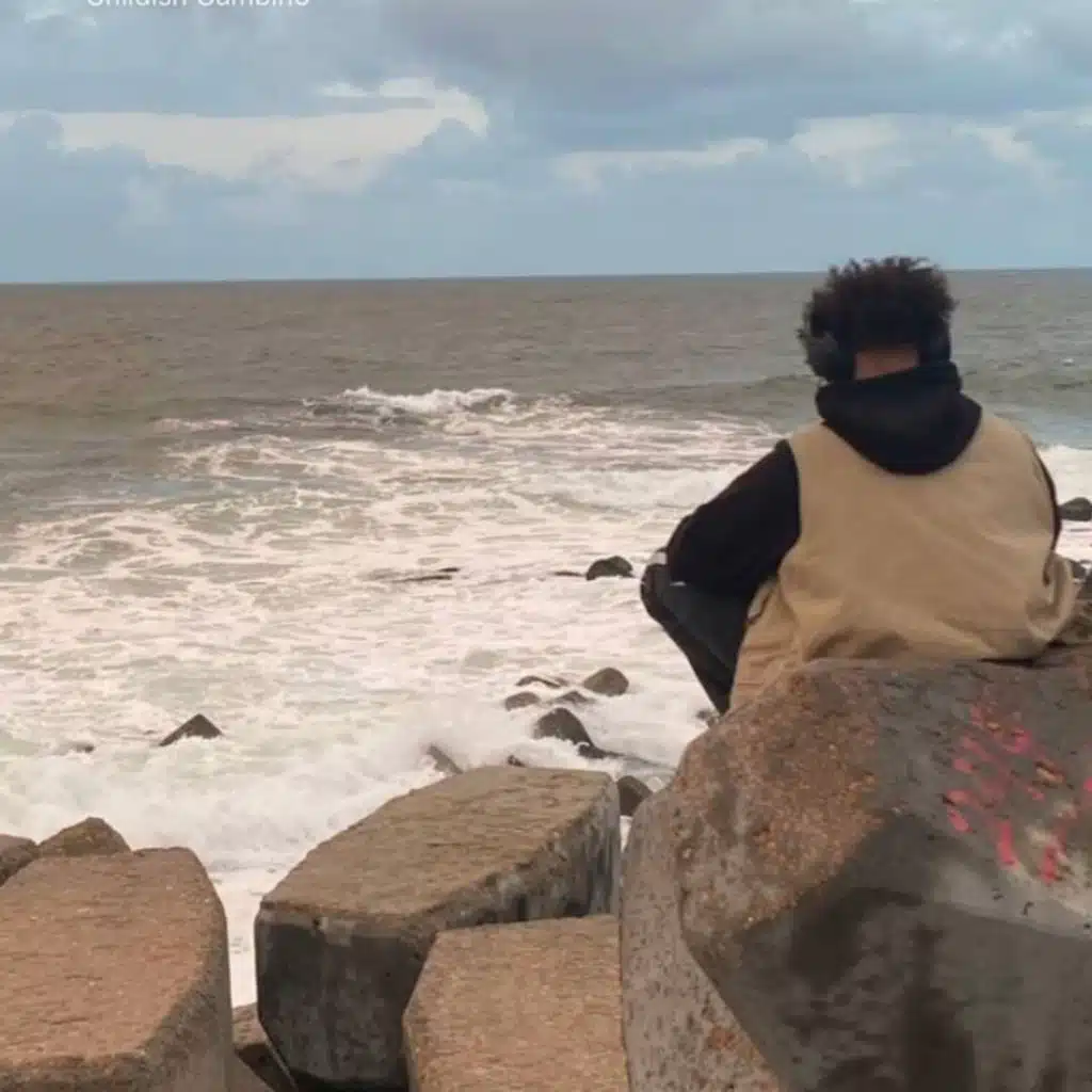 تراك عامل الميلودي بتاعته من كلام حد بحبه