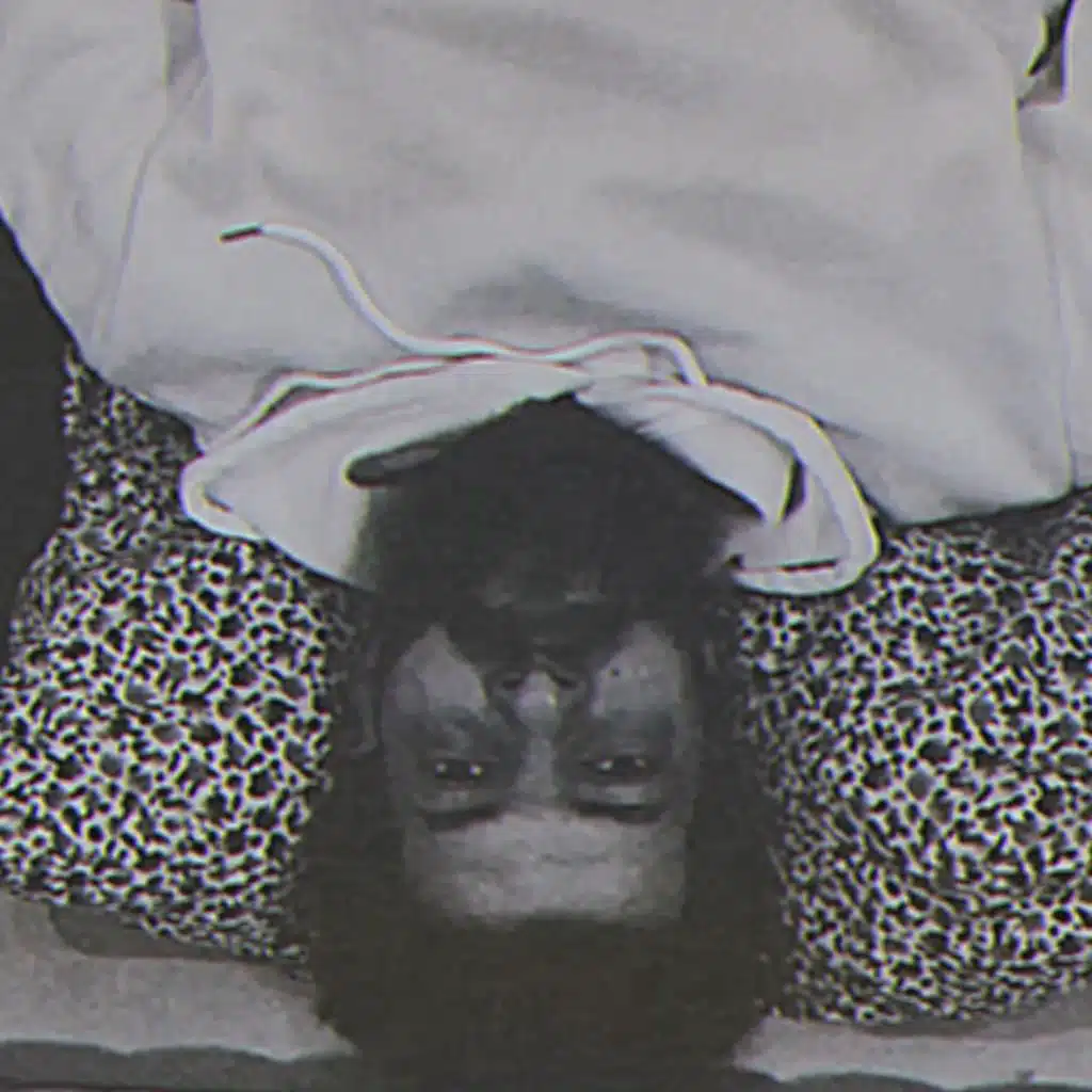 وسط الناس وحيد