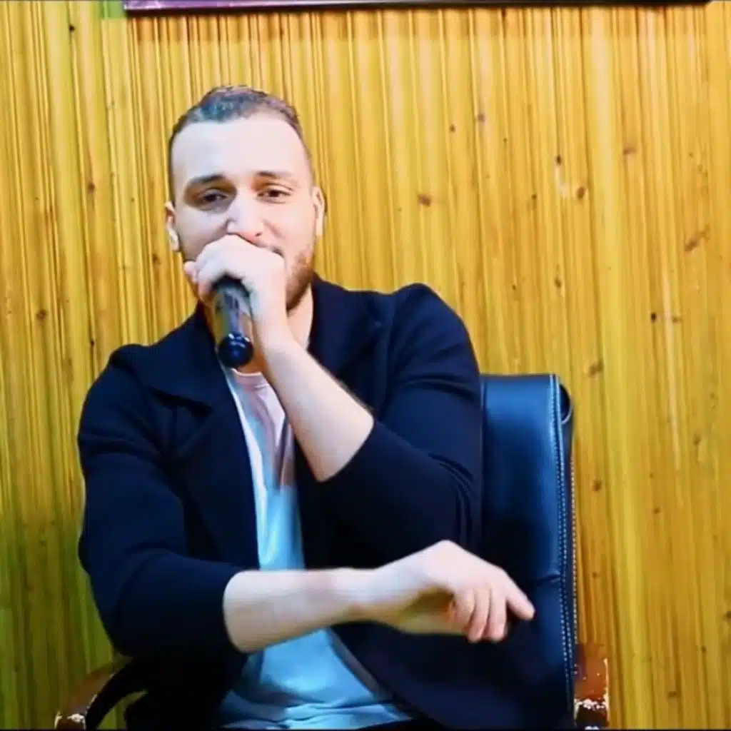 Fiya vise m9awed نموت على العرض (feat. Manini Sahar)