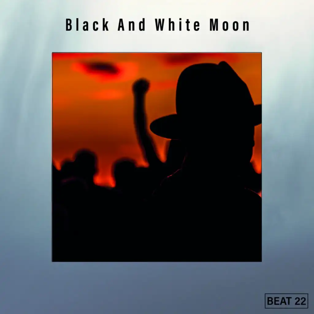 Black And White Moon Beat 22