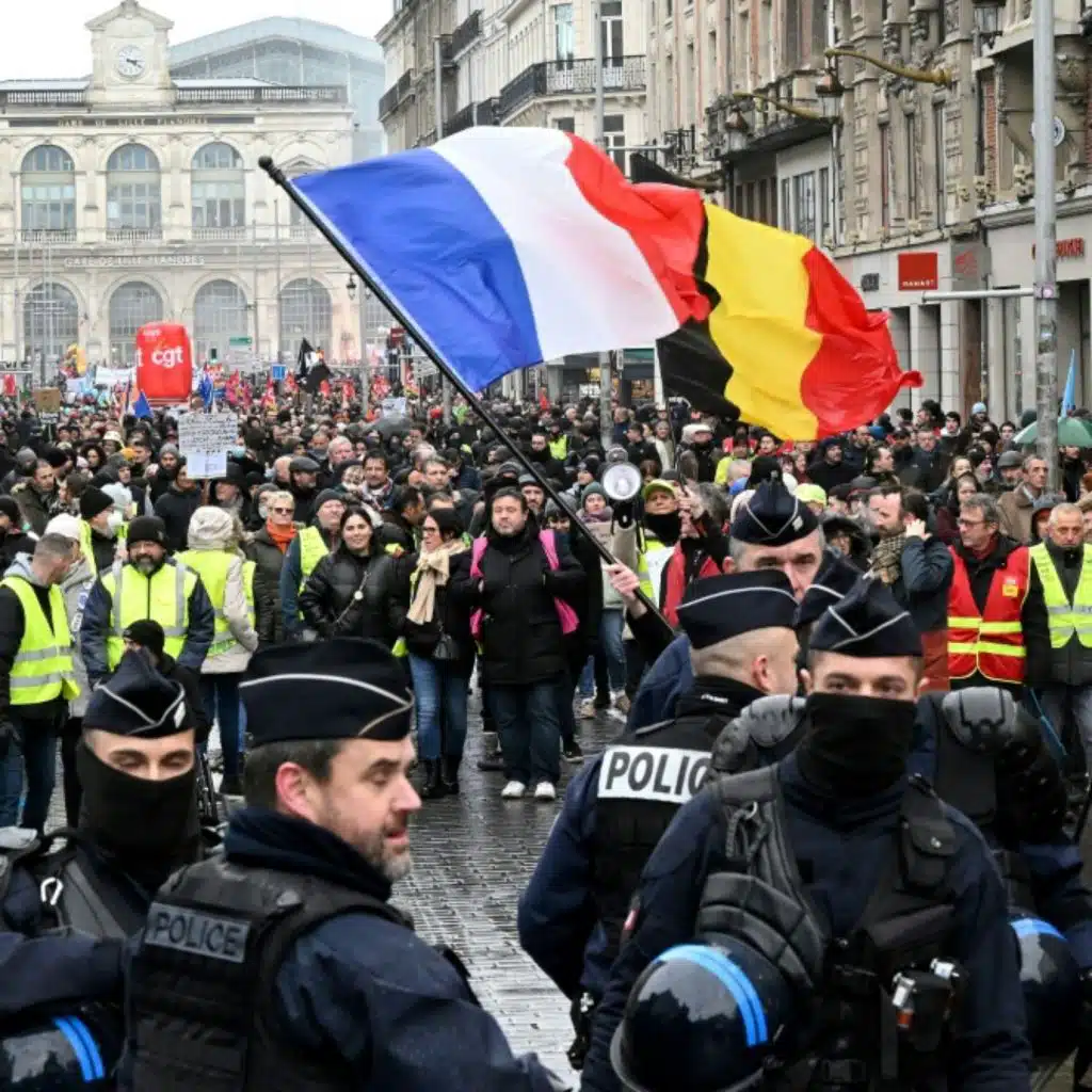فرنسا: إضرابات للمرة الخامسة احتجاجا على مشروع تعديل نظام التقاعد لخامس مرة