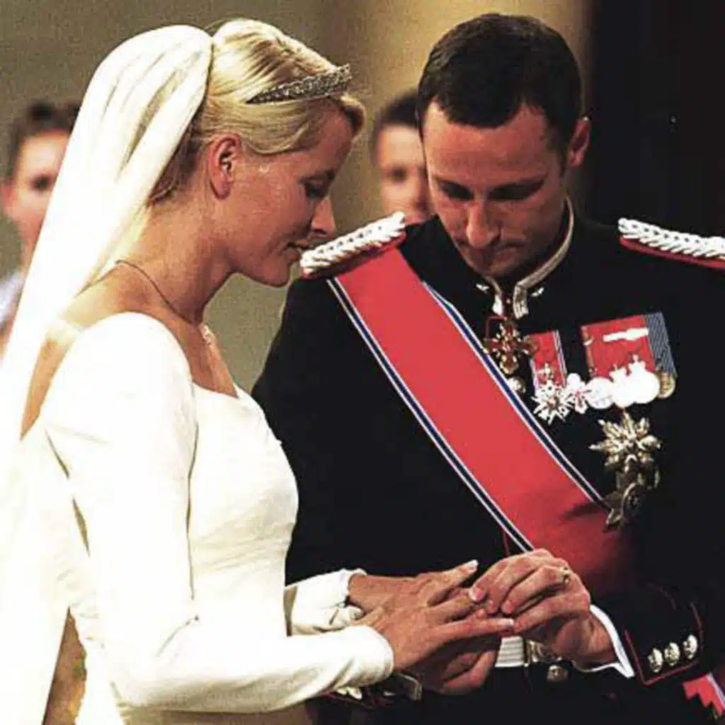 قصة حب ولي عهد النرويج 