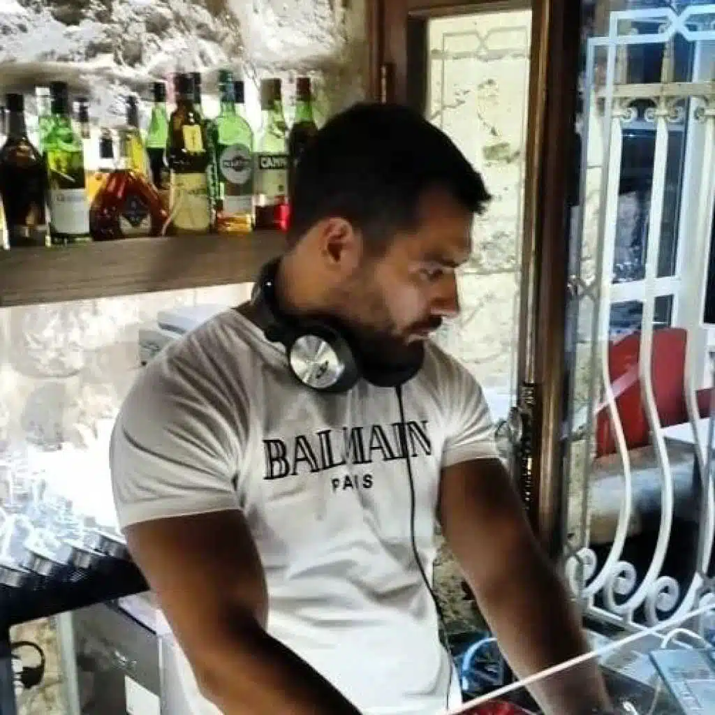 دي جاي  شارلي ك