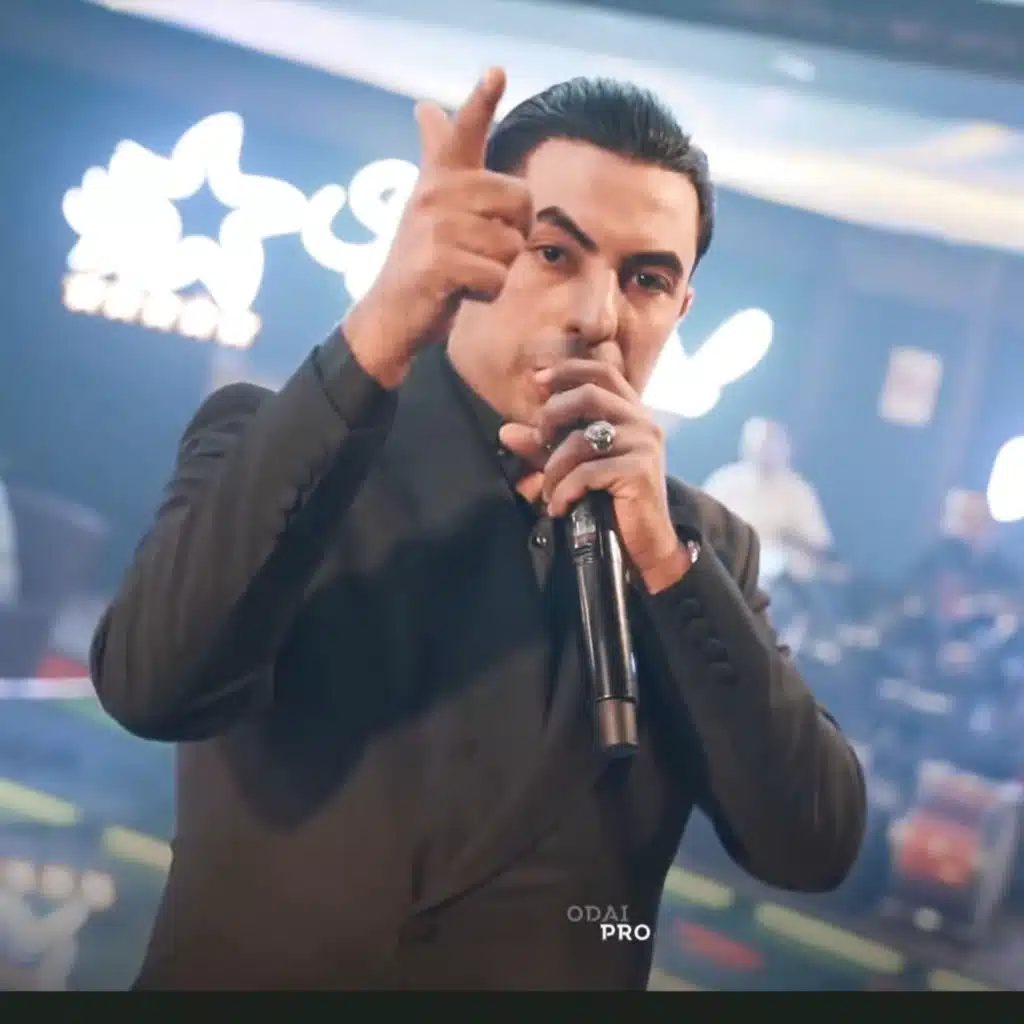 اضحك امامك
