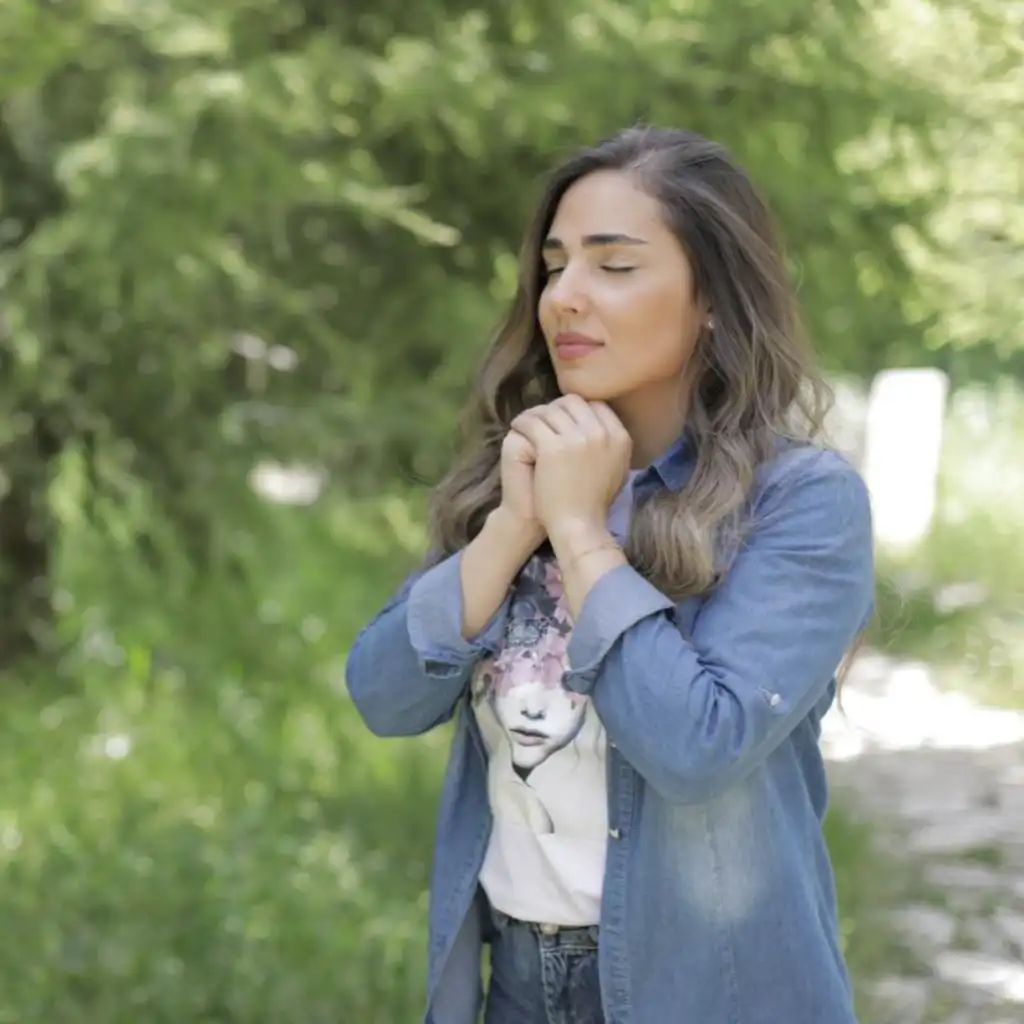 أعودُ إليكَ