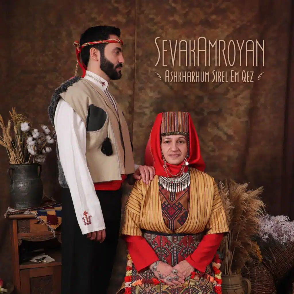 Ashkharhum Sirel Em Qez