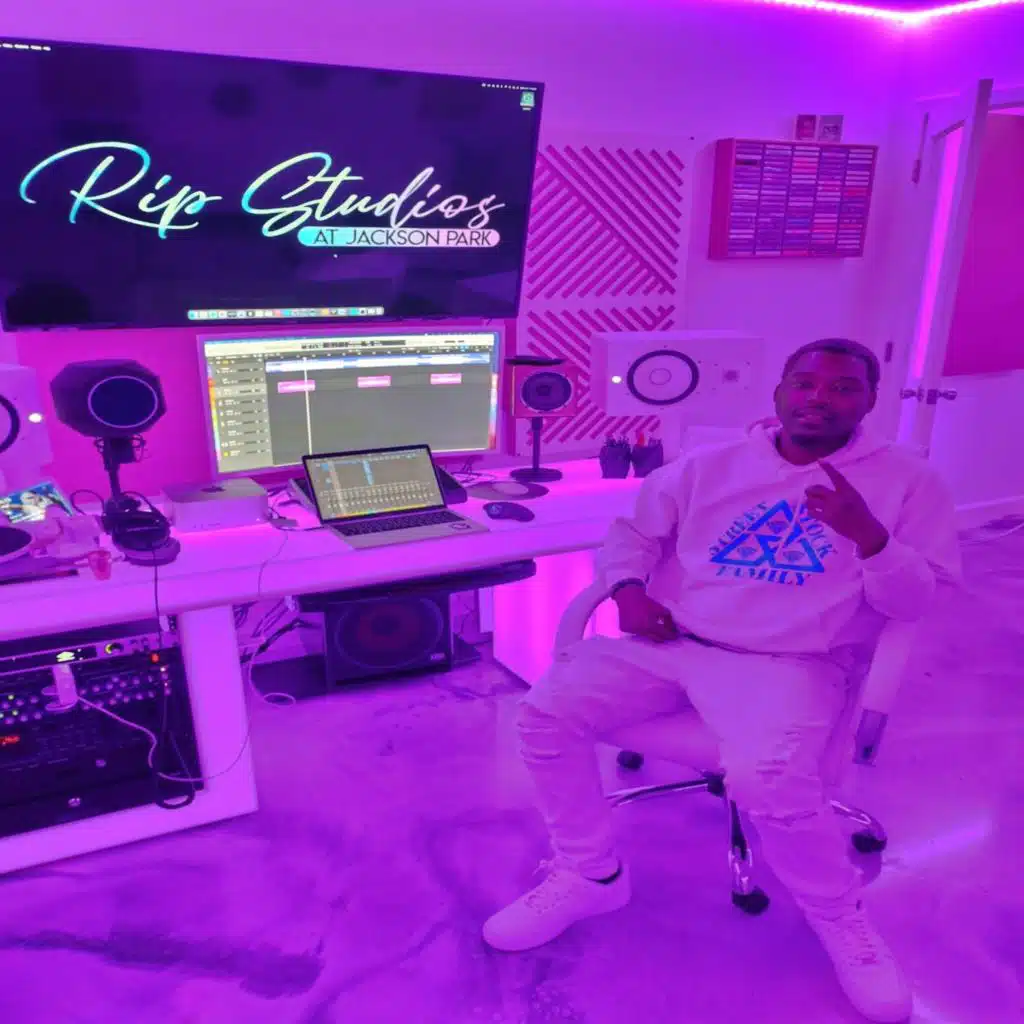 Build It Up (feat. Topdre)