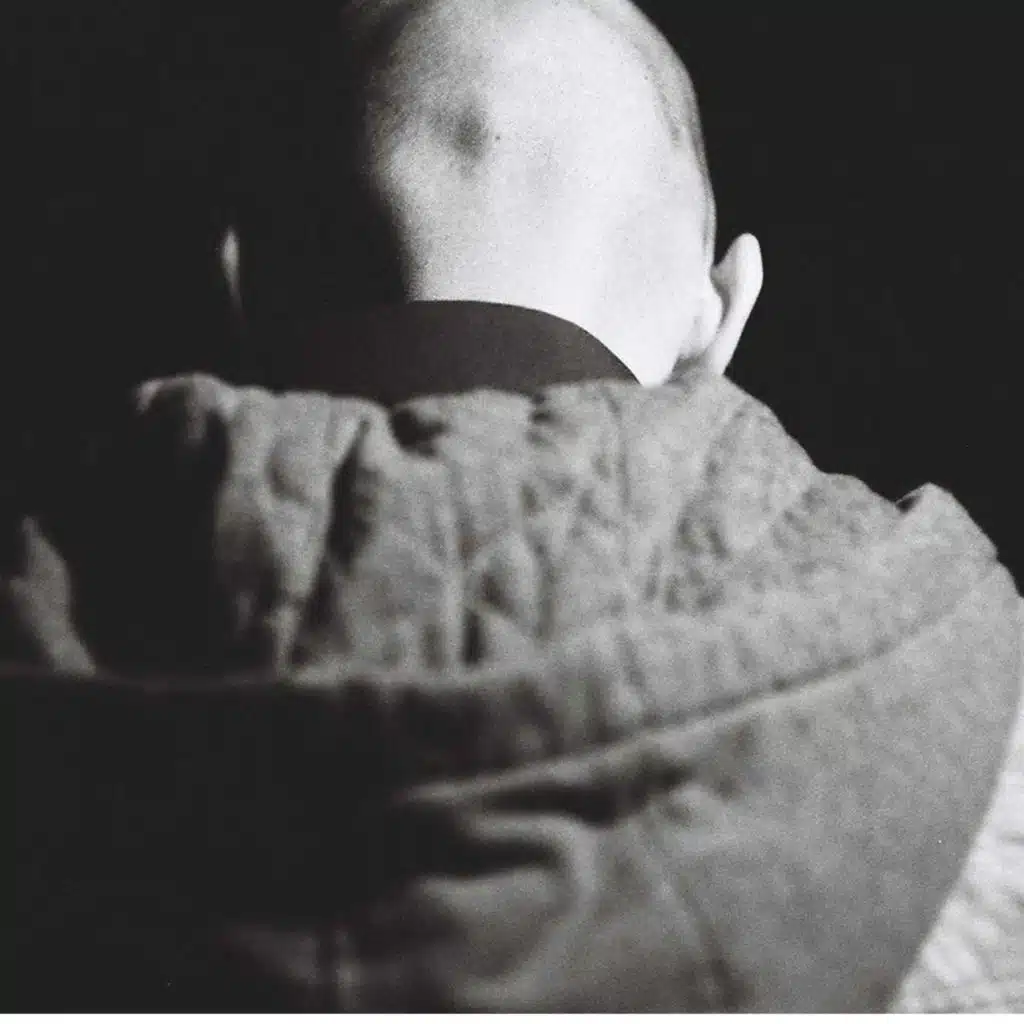 لماذا لا نُعبّر عن مشاعرنا؟