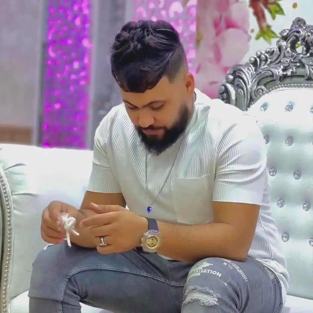 عايش وحداني