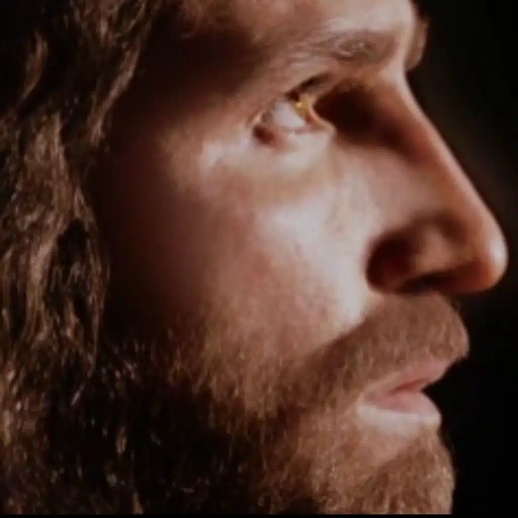 اليوم علق على خشبة