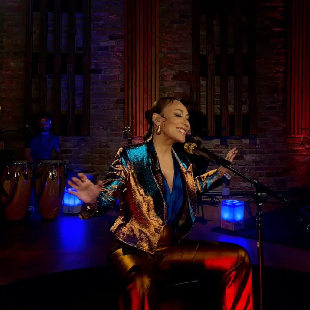 Bir Kızıl Goncaya Benzer Dudağın (Akustik)