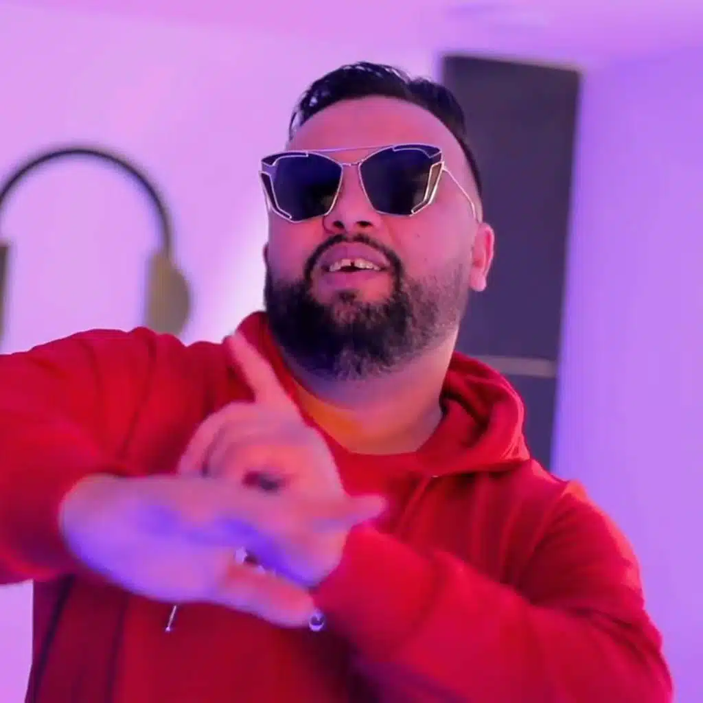 Sayé 7Ebsna Traffic (feat. Manini Sahar)