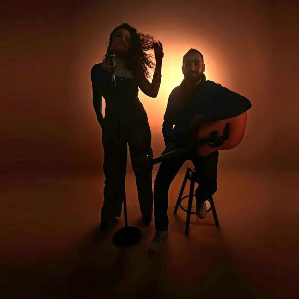 وانا بين ايديك