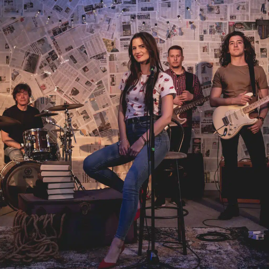 Nešto je čudno među nama