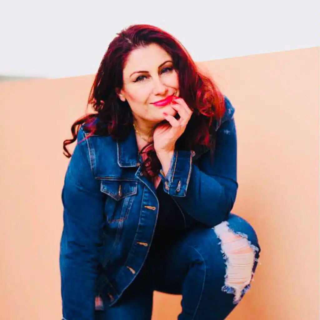 بمسبحتك دبكة لبنانية