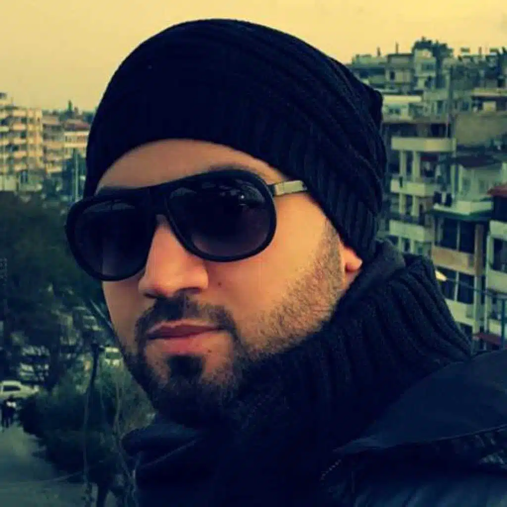 بعيوني دمعة