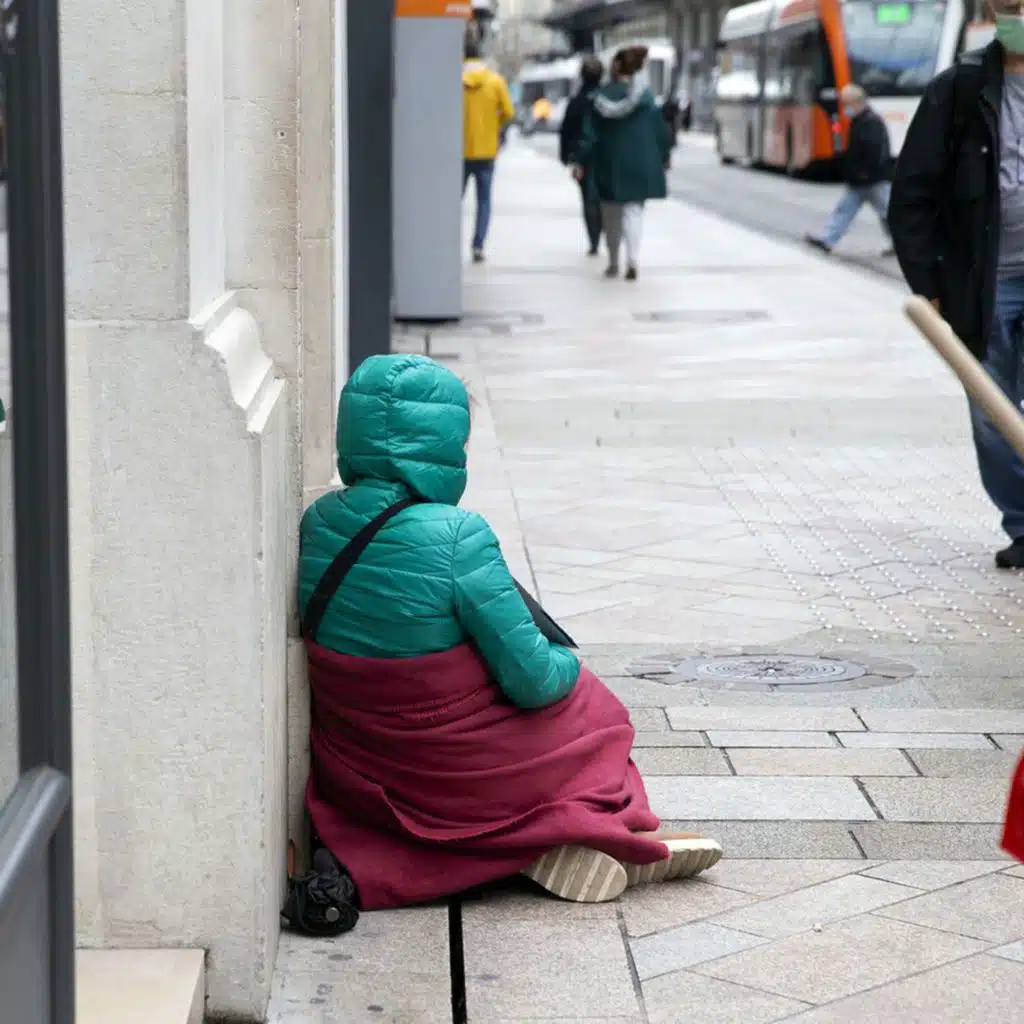 Le grand débat - Communautés roms: faut-il construire des "villages de transition"?