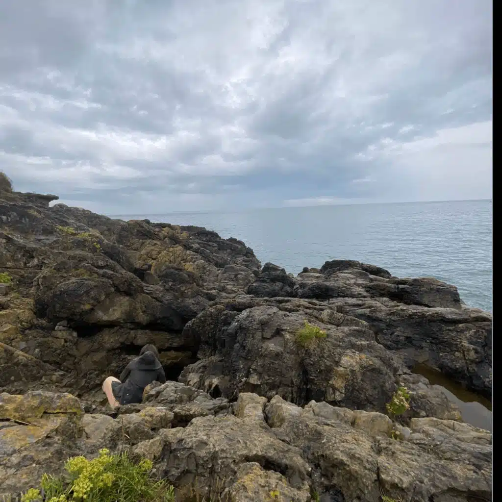 Sound Escape 39: Relax to the rhythm of the sea swirling on a rocky shore