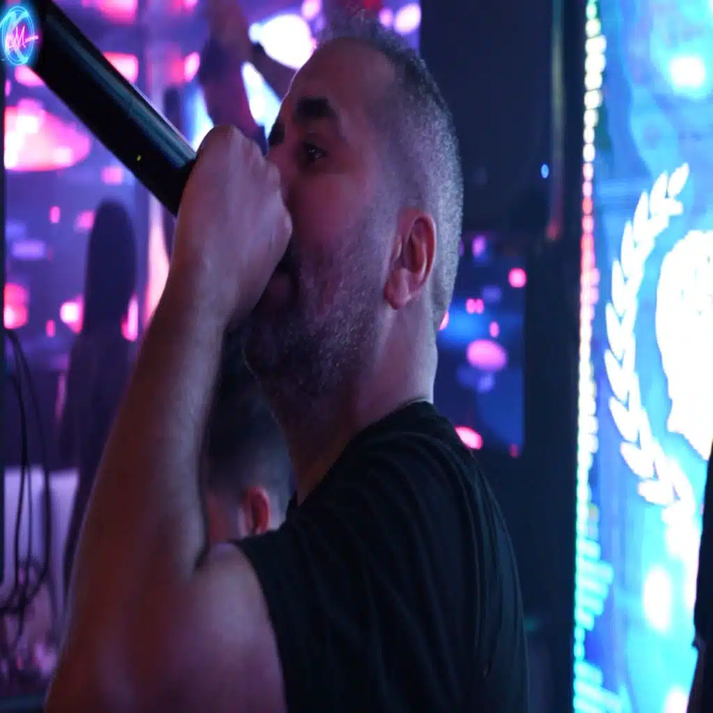 لال صغير ليف سيزار