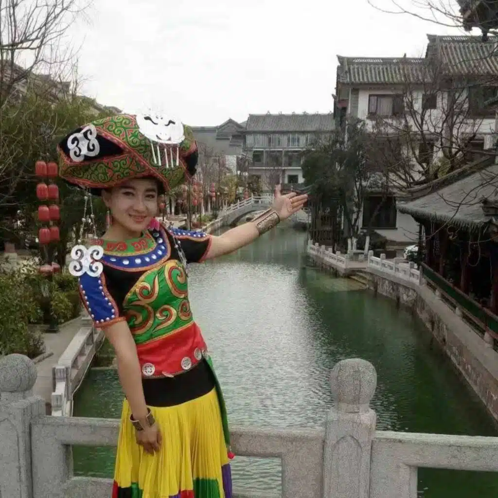 请到彝乡来