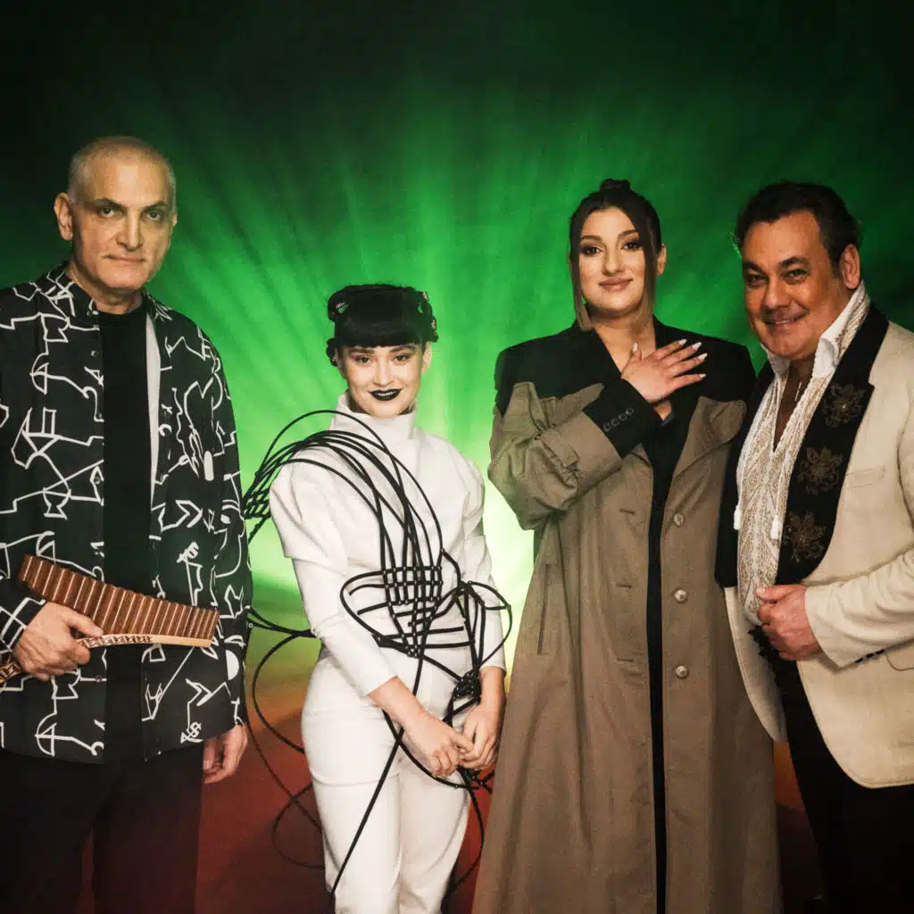 Langa Carpati (feat. Ionut Dolanescu)