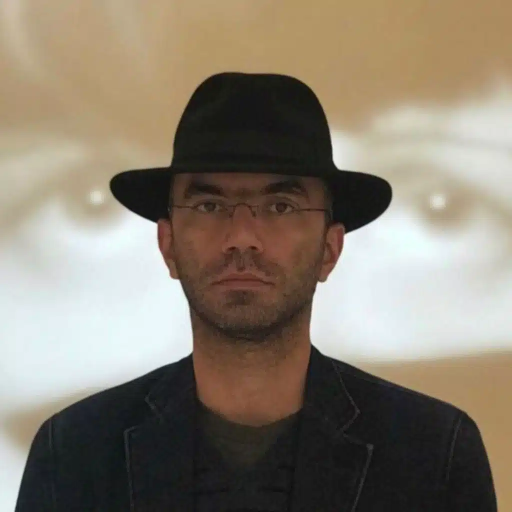 گفتگو با پوریا عالمی (1) - هم‌بنیان‌گذار رادیوگوشه و آی‌قصه