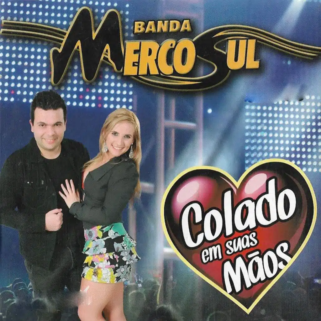 Colado em Suas Mãos