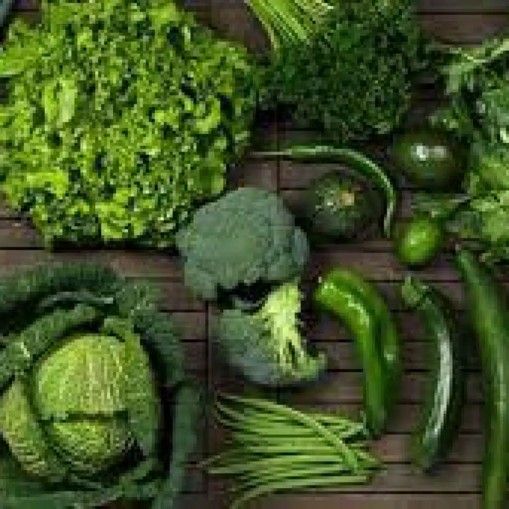 الخضراوات الورقية الخضراء من المصادر الغذائية الغنية بالألياف