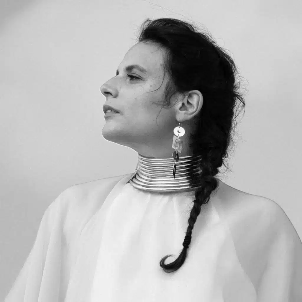 Nach - Diffusion de la série "Peau Neuve" (Ép. 4/6) : Peau à peau 