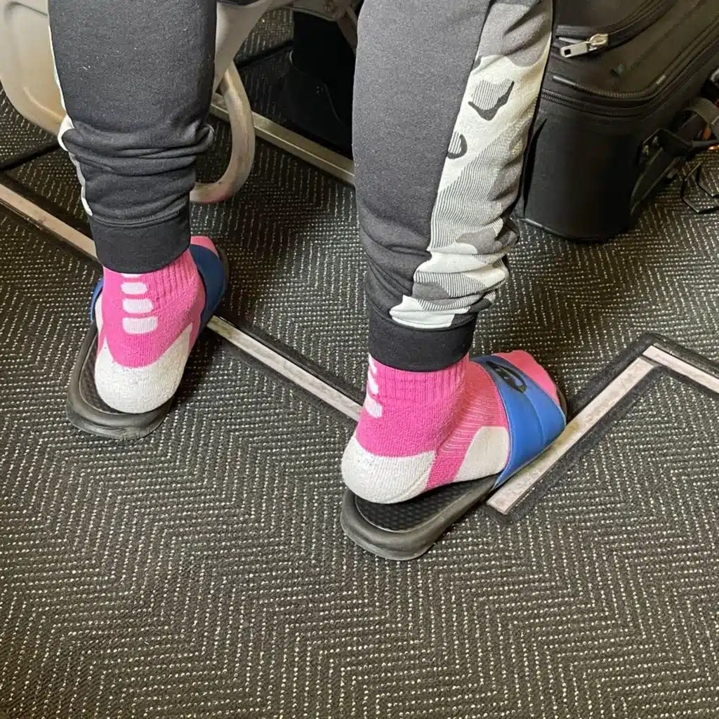 60 objets qui font la mode dans "Claquette Chaussette & corset"