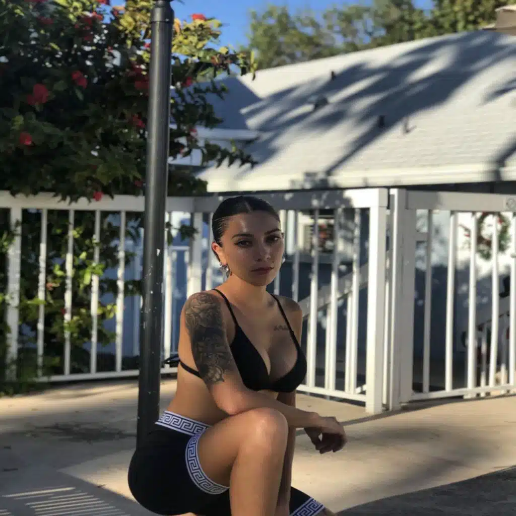 LLEGARON LAS BUJÍAS AL LOCAL DE DON CADERA (Deluxe)