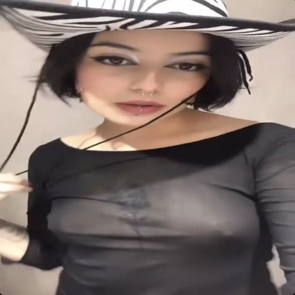 SEÑORAS RESPETABLES Y COQUETAS DEVORANDO PASTELES Y PRESUMIENDO INVENTADOS LOGROS