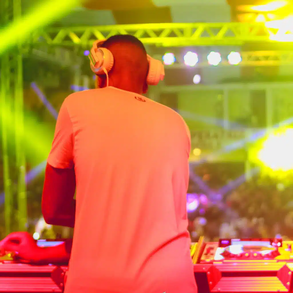Ô DJ Kokadah, Sabota Elas (feat. Mc Thiaguinho du Mt)