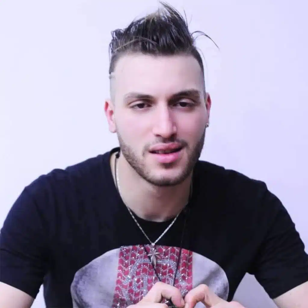 يصرا فيك العجب (feat. Manini Sahar)