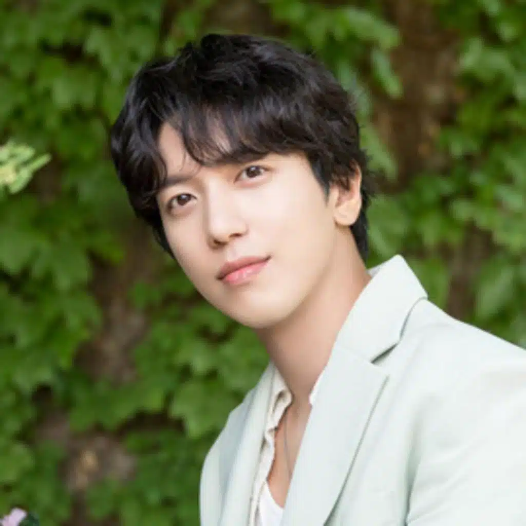 JUNG YONG HWA