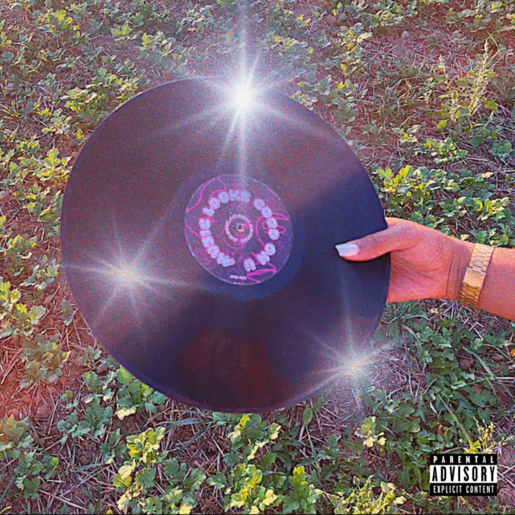 Music Looks Good On U