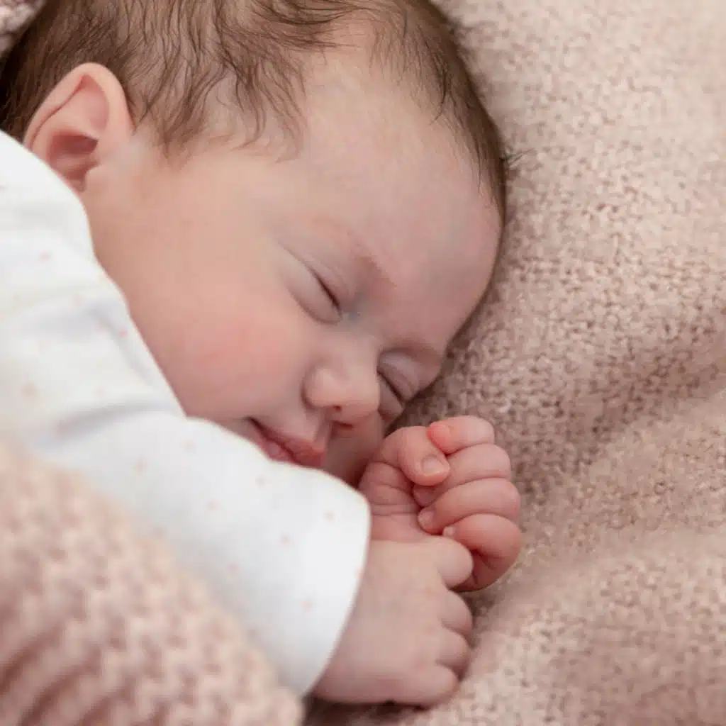 Baby's Waterfall Lullabies: A Chill Sound for Soothing Sleep