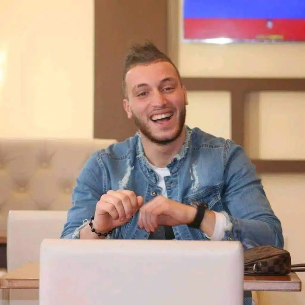 فيا فيس مقود