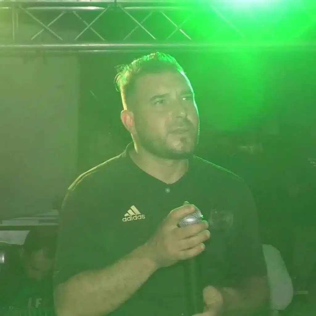 ديري يديك في يديا